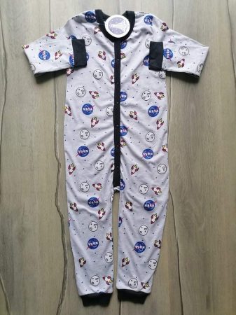 NASA mintás pizsama Új-címkés (110-116)