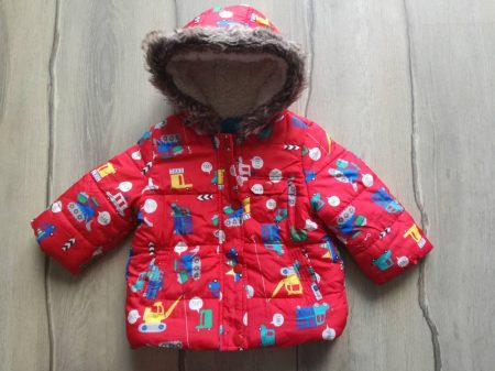 Mothercare kabát piros, autó-munkagép mintákkal (74)