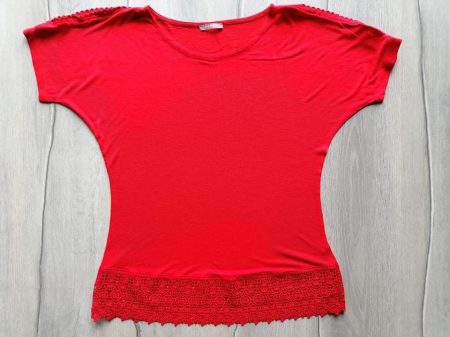 Orsay póló/felső piros színű, horgolt dísszel (158)