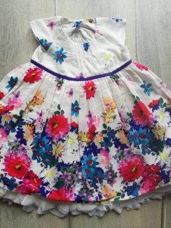 M&S ruhácska, nagy színes virágokkal, tüll aljú (68)